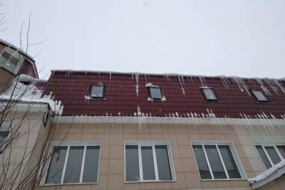 В Йошкар-Оле рабочий упал с крыши трехэтажного дома