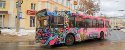 Художественное граффити появилось на четвертом троллейбусе в Дзержинске