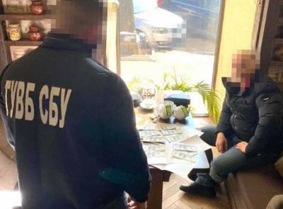 Во Львове иностранец пытался подкупить сотрудника СБУ: фото