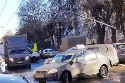 На улице Горького в Рязани упал фонарный столб