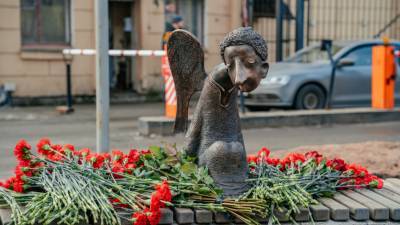 В Петербурге открыли мемориал в память об умерших от COVID-19 медиках