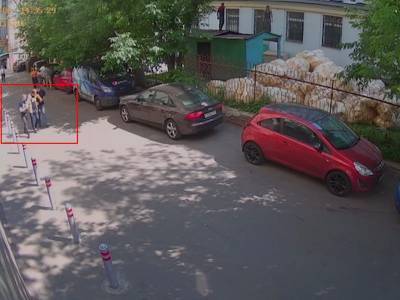 В Сети появилось видео, как полицейские подбросили наркотики журналисту Голунову