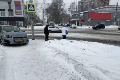 9-летний мальчик попал под колеса неопытному водителю в Ижевске
