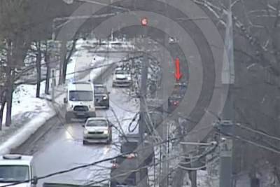 Автомобиль сбил пешехода на улице Федора Полетаева