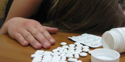В Калуше Ивано-Франковской области ученицы лицеев выпили 115 таблеток парацетамола на двоих - ТЕЛЕГРАФ