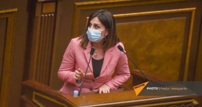 Маски еще нужно носить, ограничения пока не снимут - глава Минздрава Армении