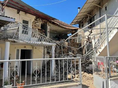 Грецию всколыхнуло мощное землетрясение: фото и видео последствий стихии