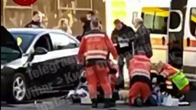 В Киеве на Березняках водитель умер за рулем и влетел в другую машину: видео