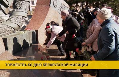 Цветы и венки возложили к памятнику погибшим милиционерам и бойцам внутренних войск в Минске