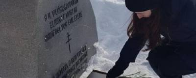 В Орске извинились за возложение цветов на могилу фашистов