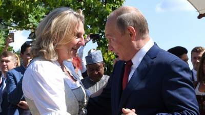Экс-глава МИД Австрии, у которой Путин был на свадьбе, выдвинута в "Роснефть"