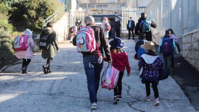 Минздрав решил: в каких городах и районах Израиля закроются школы и детские сады