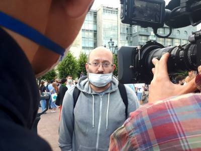 Журналиста Азара арестовали на 15 суток за призывы к акции против преследования Сафронова