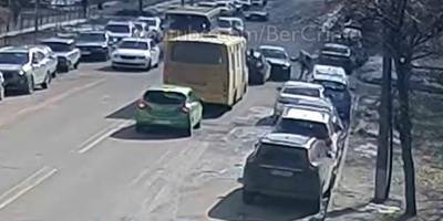 Смертельная авария в Киеве в Днепровском районе на улице Шумского 3 марта - видео момента ДТП - ТЕЛЕГРАФ