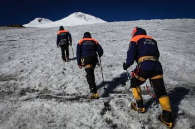 Спасатели ищут на Эльбрусе пропавшего сноубордиста