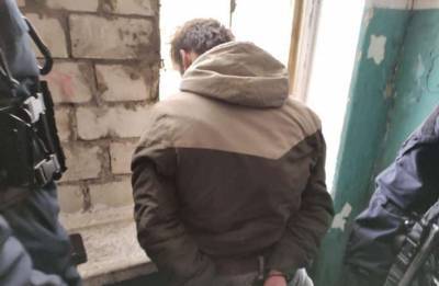 На Луганщине мужчина с ножом напал на полицейского
