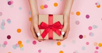 Психолог посоветовала женщинам отказаться от намёков на подарки к 8 Марта
