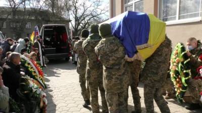 В Херсоне провели в последний путь погибшего на Донбассе бойца Сергея Моисеенко