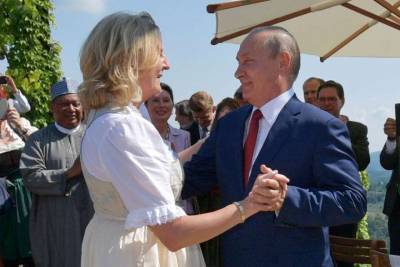 Австрийскую партнершу Путина по танцам пригласили работать в «Роснефть»