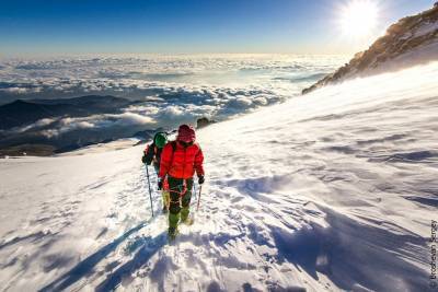 На склонах Эльбруса спасли потерявшегося сноубордиста из Москвы