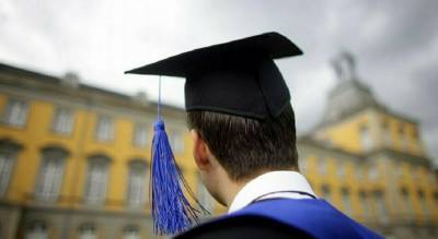МОН собирается следить за трудоустройством выпускников украинских вузов