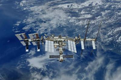 В «Роскосмосе» назвали основные версии появления трещины на МКС