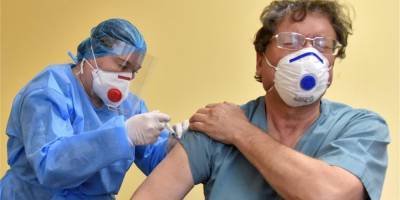 На вакцинацию от коронавируса уже записались 100 тысяч украинцев — Федоров