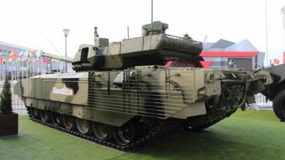 Военный эксперт рассказал о преимуществах Т-14 "Армата" над Т-90М "Прорыв"