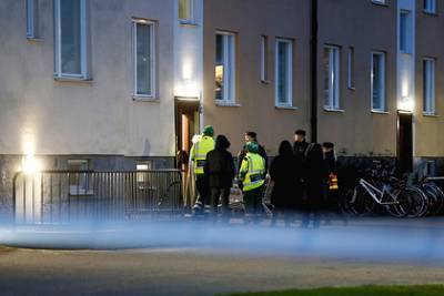 Мужчина с холодным оружием напал на людей в Швеции