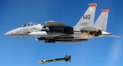 Американские истребители F-15 вооружили новыми ракетами для отражения российской агрессии