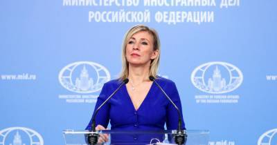 Захарова: РФ не стоит обращать внимание на "грязную возню" США и ЕС