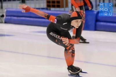 Дагестанка Камила Ханбалаева выиграла всероссийские соревнования по конькобежному спорту