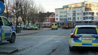 Вероятный теракт: в Швеции мужчина ранил ножом 8 человек