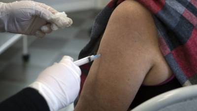 Пункты вакцинации от COVID-19 возобновили работу в петербургских ТЦ