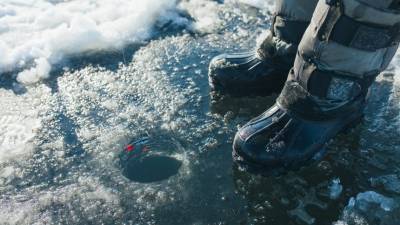 Опасные игры. Ради чего рискуют россияне, нарушая запрет о выходе на лед?