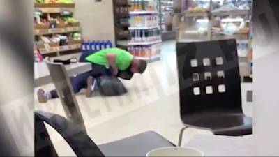 Охранник избил покупателя в супермаркете в Москве