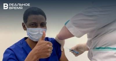 Работающий в Челнах хирург из Судана привился вакциной «Спутник V»
