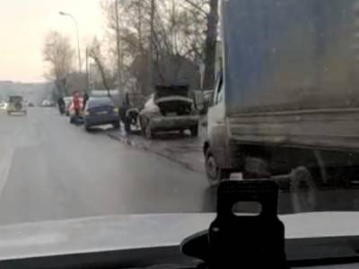 Илья Середюк прокомментировал пробитые колёса автомобилей на улице Сибиряков-Гвардейцев