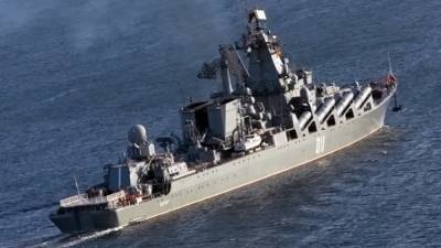 Крейсер "Варяг" отработал боевую стрельбу по мишеням в заливе Петра Великого