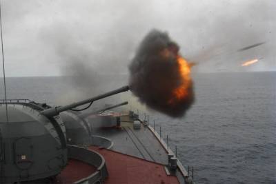 Крейсер «Варяг» провел стрельбы в Приморье