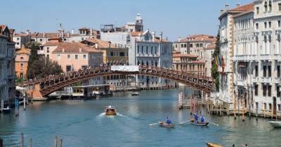 Итальянские власти запретили круизным лайнерам заходить в Венецию
