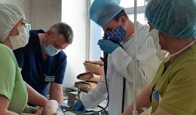 В Ишиме врачи помогли двум юным пациентам, подавившимся косточкой