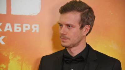 Актер Тихон Жизневский получил серьезную травму на съемках "Майора Грома"