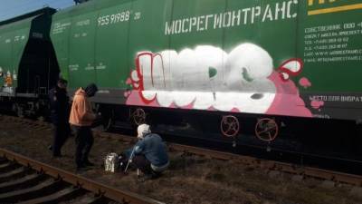 Граффитист хотел разрисовать вагоны на станции "Кушелевка", но его задержали