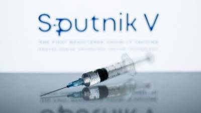 Мэр Ниццы сделал предварительный заказ российской вакцины от коронавируса "Спутник V"