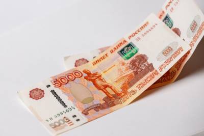 Фальшивые деньги обнаружили в псковском банке и организации