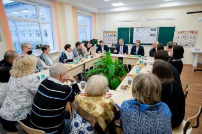 Мэр Южно-Сахалинска возобновил очные встречи с населением