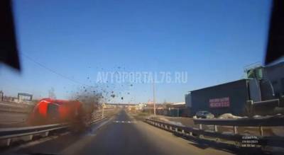 В шоке перевернулся в воздухе: жуткое ДТП в Ярославле. Видео