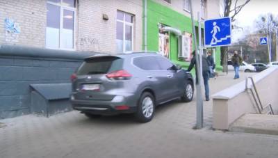 "Пешеходов давить нужно": киевские водители наглядно показали свое отношение к ПДД