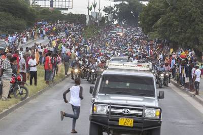Около 45 человек погибло в давке во время прощания с умершим главой Танзании